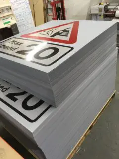 20mph skid risk warning sign order