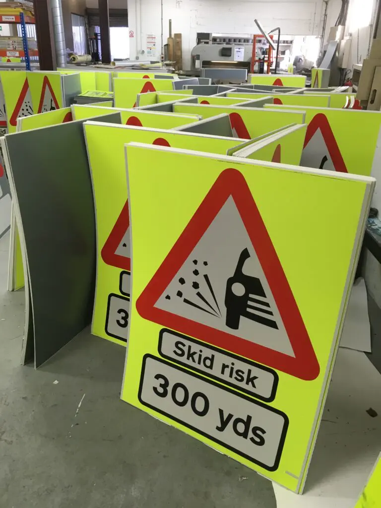 loose chipping skid risk 300yds sign