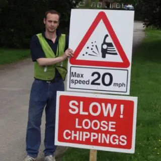 Slow loose chippings max speed 20mph temporary road signs for surface dressing