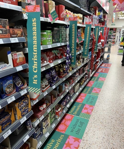 Aisle fins for Christmas retail displays