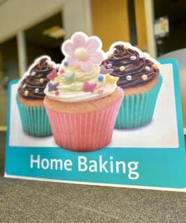 Custom cupcake strutted show cards