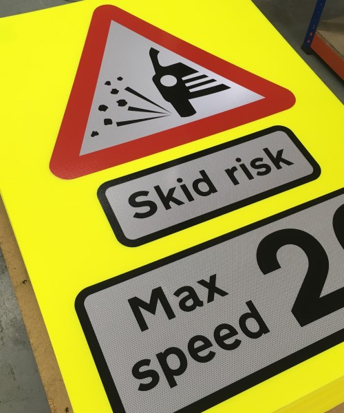 Skid risk temporary correx road signs