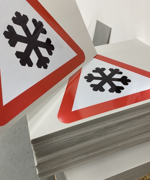 Temporary ice signs
