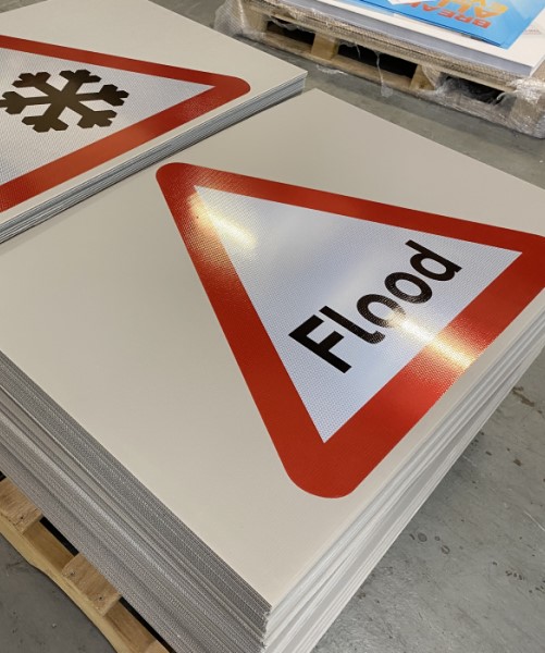 Reflective road flood warning signs