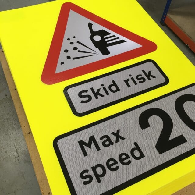 Fluorescent temporary speed limit Correx sign